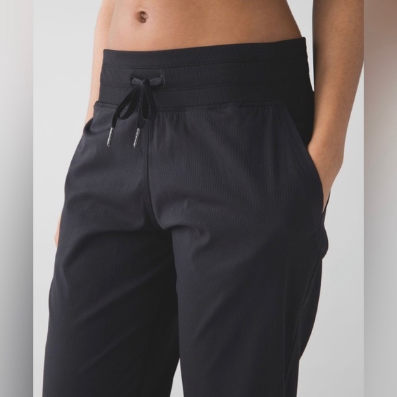 Lululemon Dance Studio Crop Black 6 - Picture 1 of 5